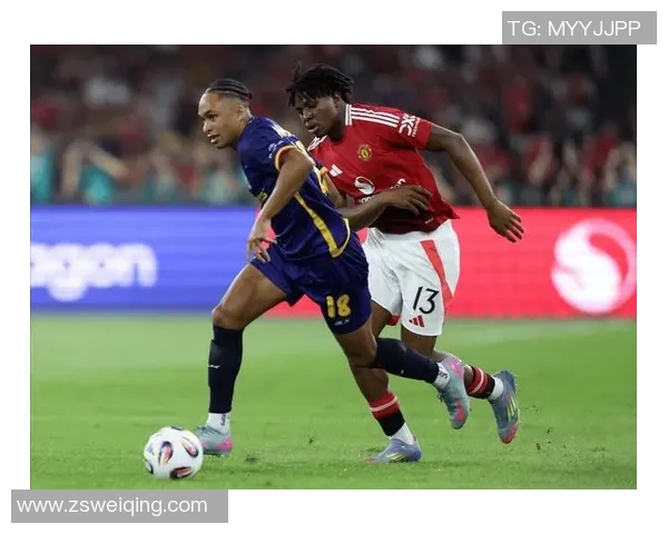 足球明星遭球迷热情骚扰引发关注球员隐私与安全问题亟待解决